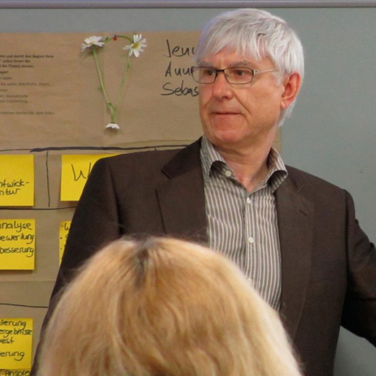 Dr. Ulrich Kern, Professor for Design and Management at a workshop.