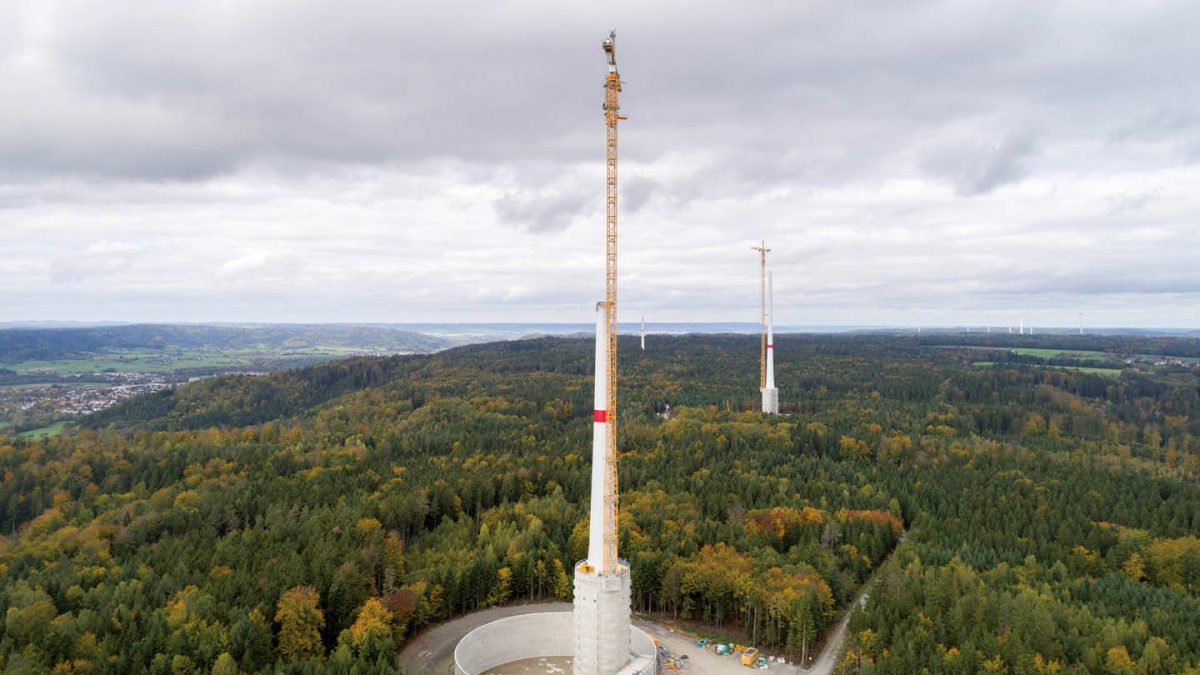 Windräder im Bau in der Windenergieanlage in Gaildorf