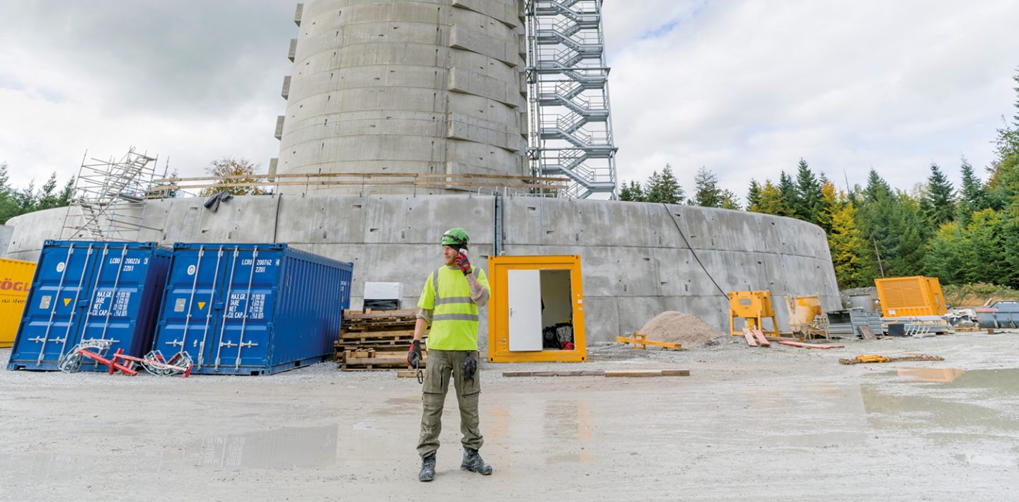 Construction workers in front of the natural energy storage in Gaildorf