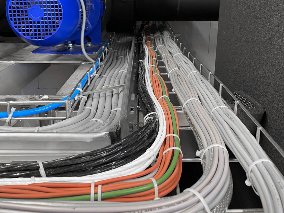 On the picture you can see cables from LAPP laid in a refrigerated container from L&R Kältetechnik.