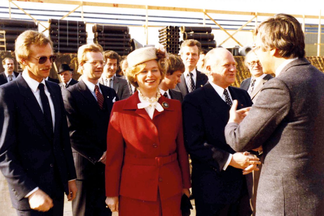 Auf dem Bild sieht man die Familie Lapp bei der Grundsteinlegung 1982.