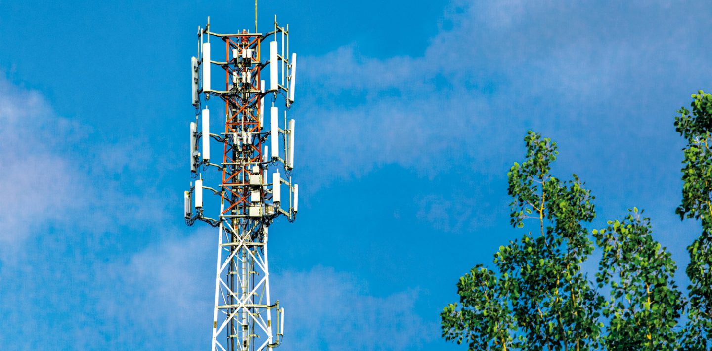 The picture shows a transmission mast for the new 5G mobile standard.