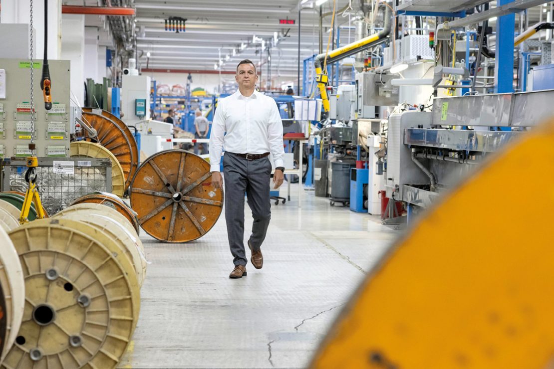 The picture shows Chief Operating Officer LAPP LA EMEA Boris Katic in the cable factory.