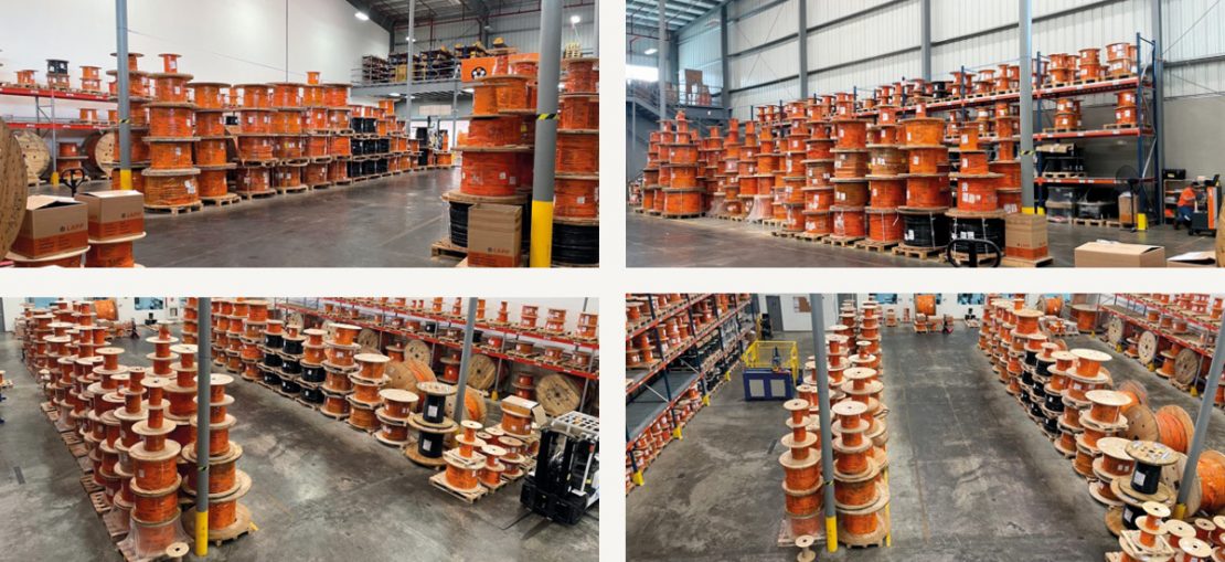 The picture shows LAPP Panamá's 1,300 square meter warehouse with shelves full of cable drums.