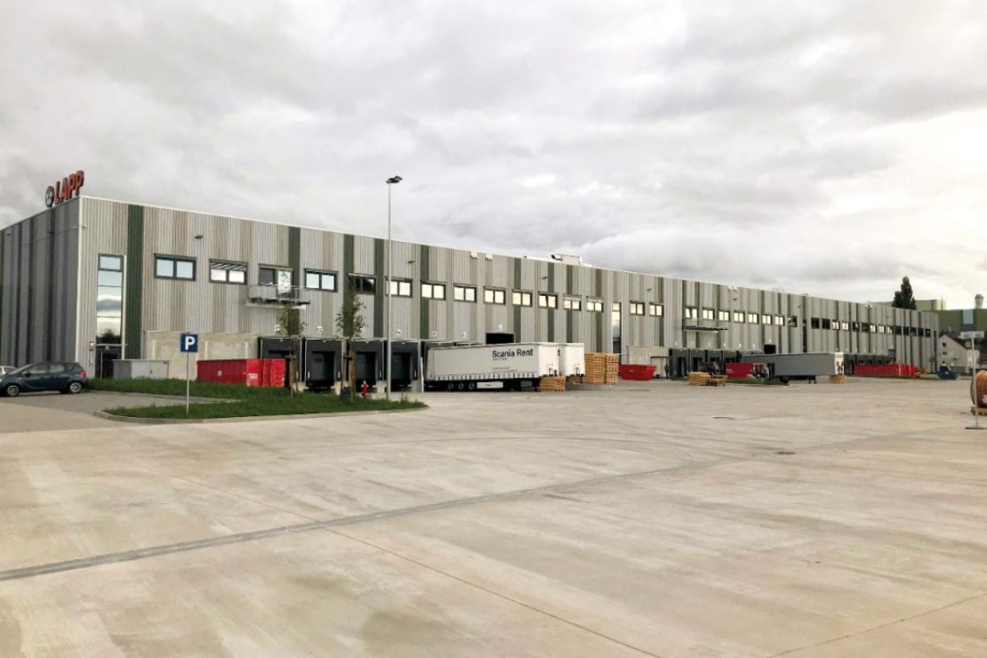 The picture shows the building of the LAPP logistics center in Hanover from the outside.