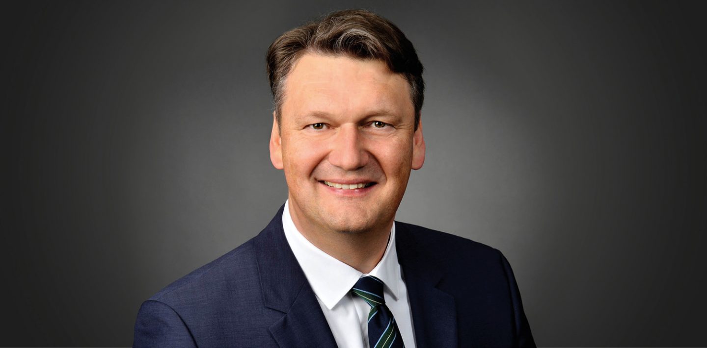 The picture shows the portrait of Jörg Klasen, energy & infrastructure expert, Principal at management consultancy Roland Berger.