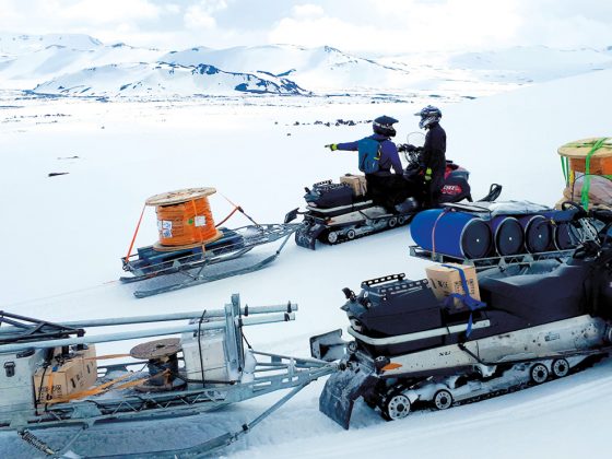 On the picture you can see 3 snow vehicles in the Icelandic highlands on the way to the volcano Hekla, which transport two cable drums from LAPP.