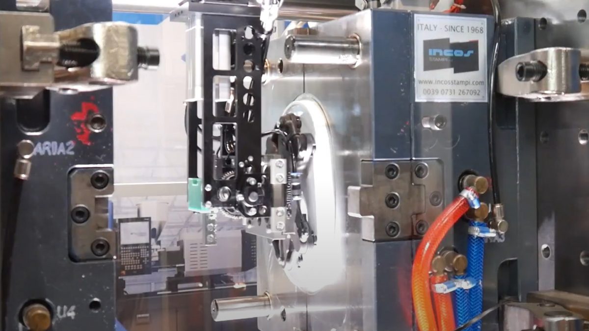 Video image “© Sumitomo: Packaging Lid with NEW IntElect S all-electric speed machine”