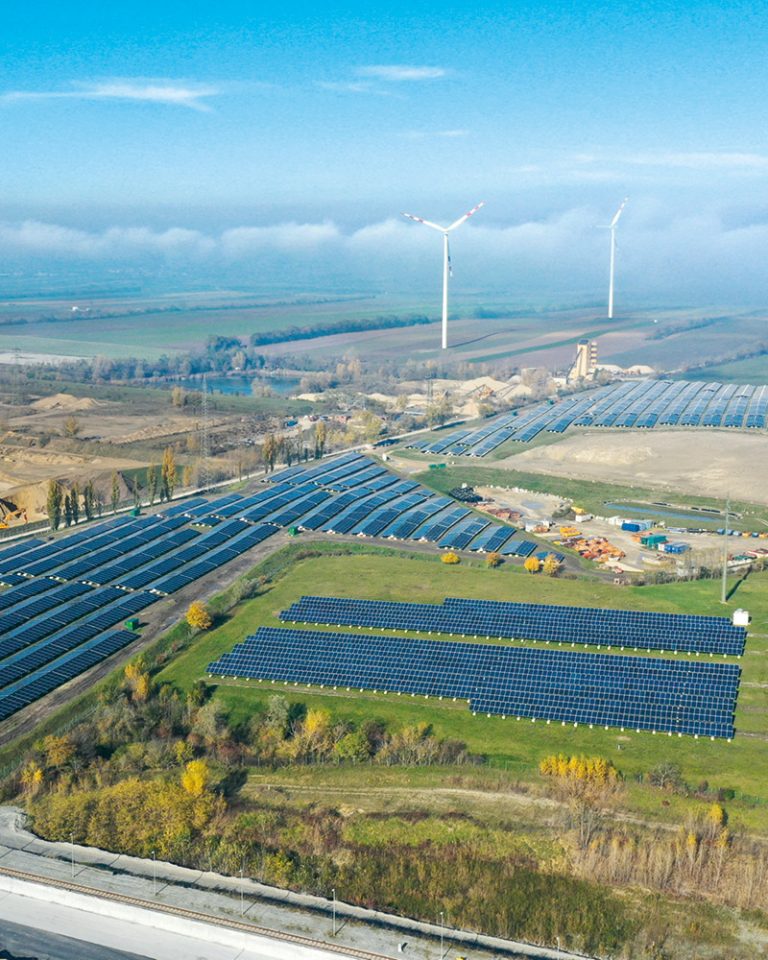 On the picture you can see Austria’s largest open-air photovoltaic plant in Schönkirchen-Reyersdorf with components from LAPP from above.