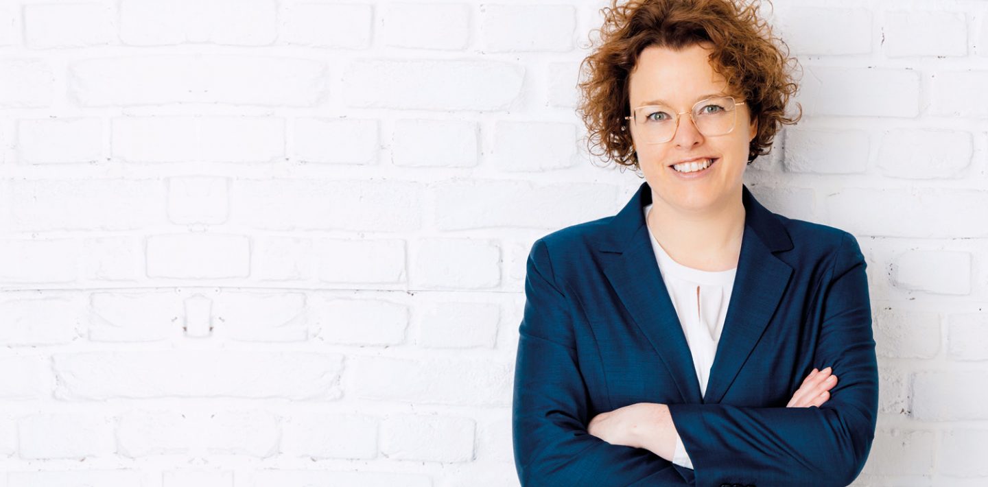 Das Bild zeigt ein Portrait von Stefanie Heine, Executive Vice President bei LAPP