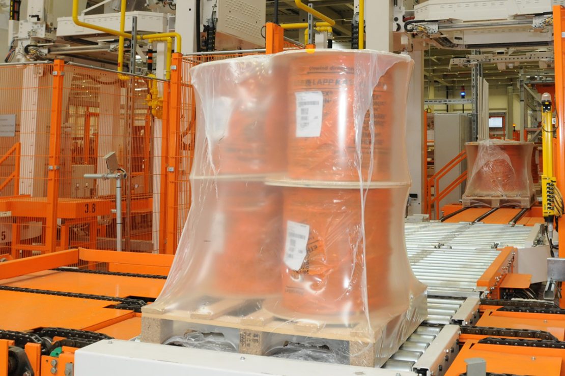 The picture shows a packaging machine for packaging processes using shrink film.