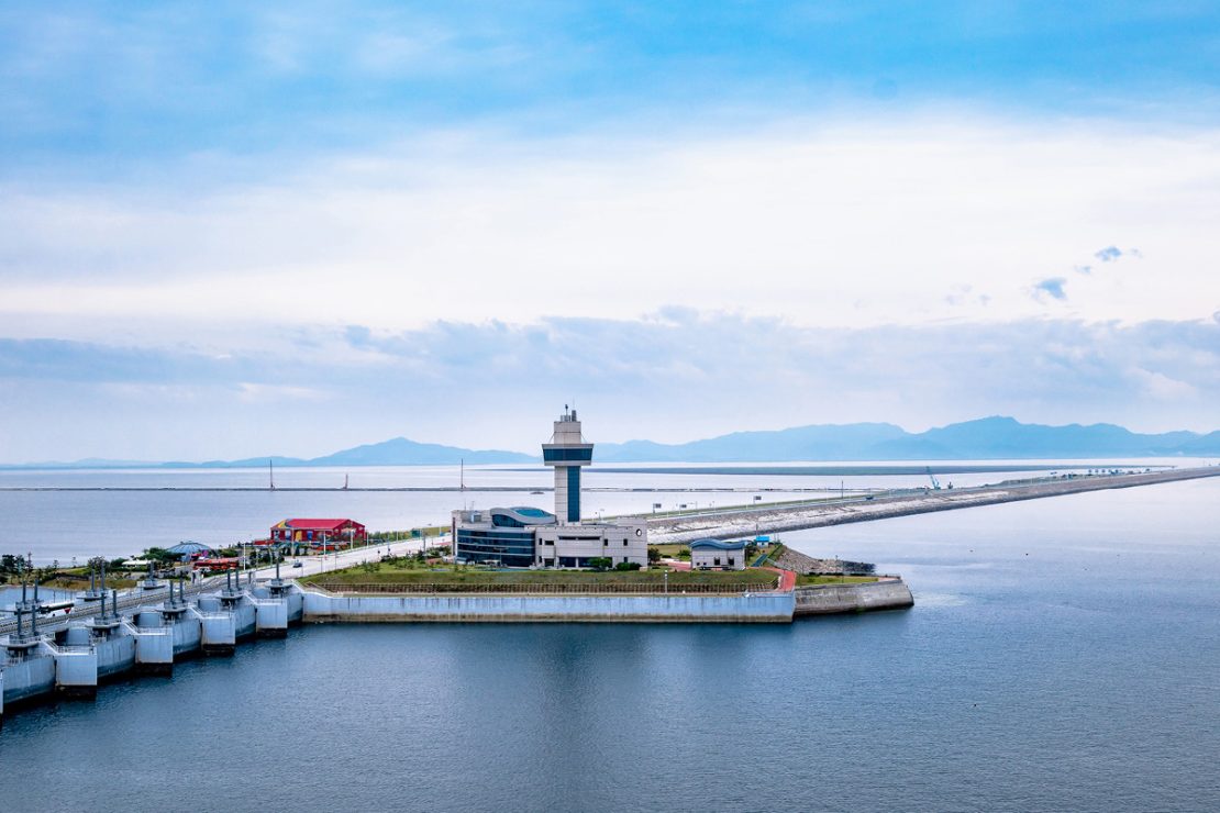 The picture shows the tidal gate in the Saemangeum Wadden Sea in South Korea.